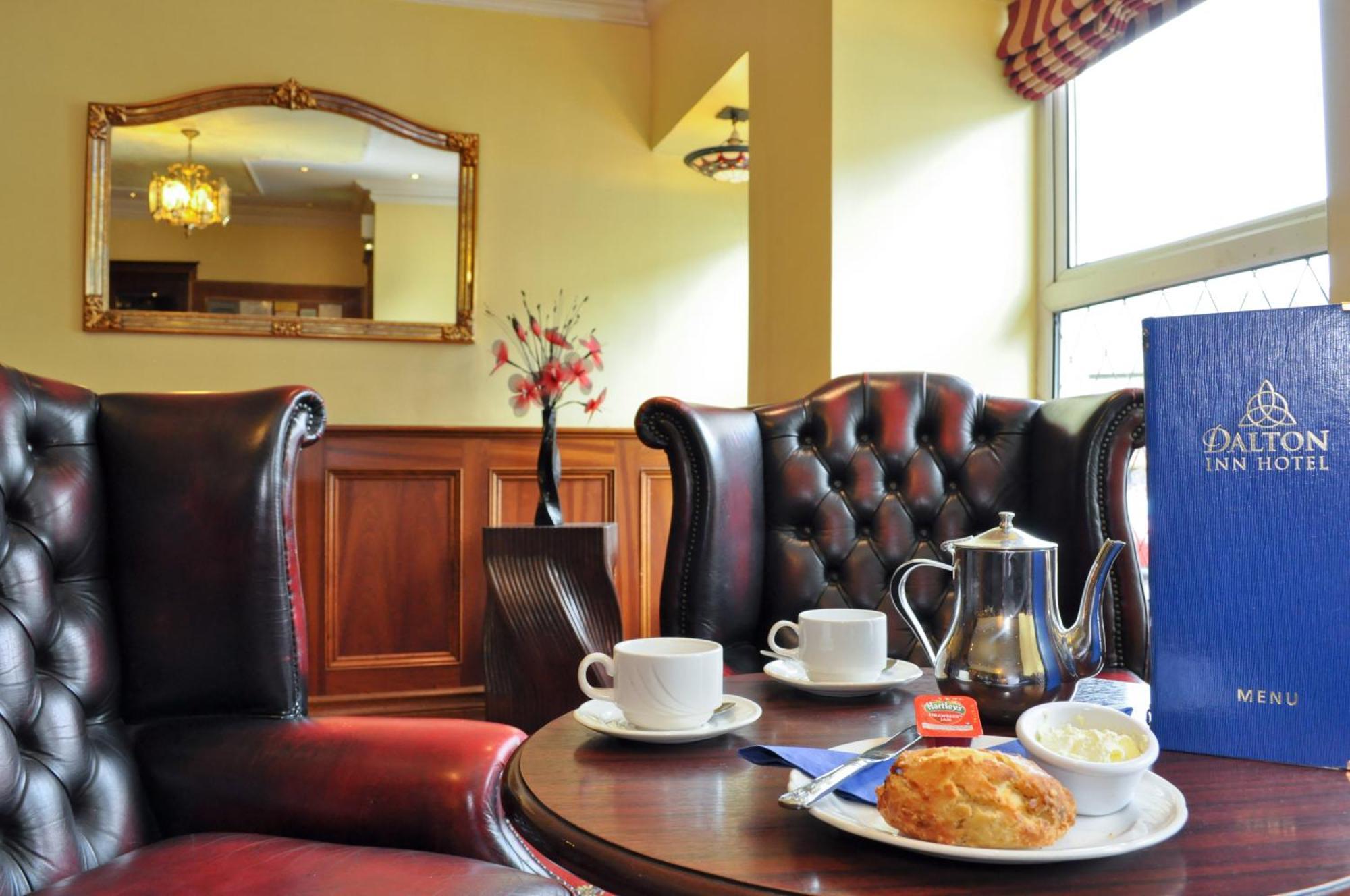 Dalton Inn Hotel クレアモリス エクステリア 写真